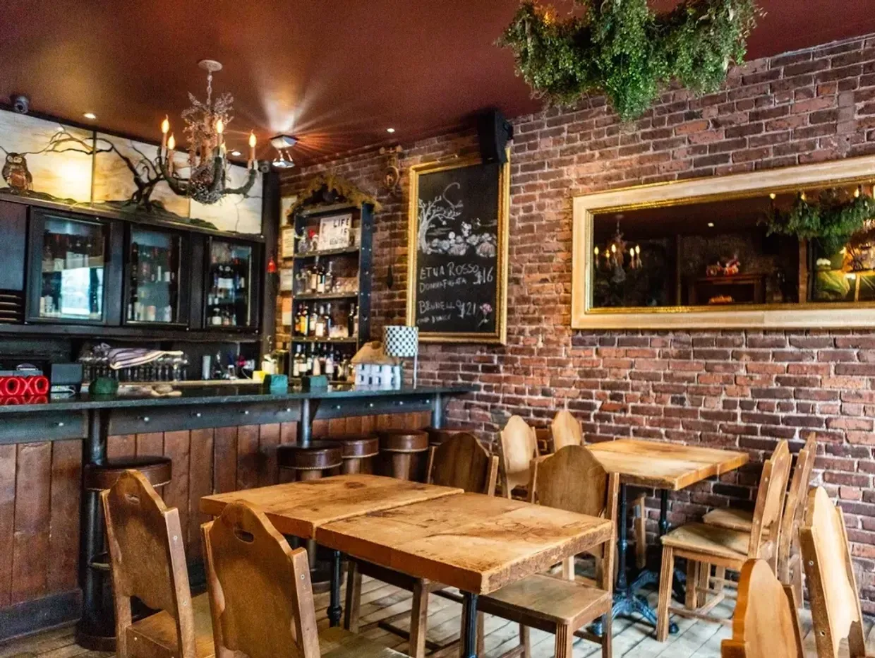 A Tuscan-style wine bar in the heart of Manhattan: Sofia Wine Bar 1