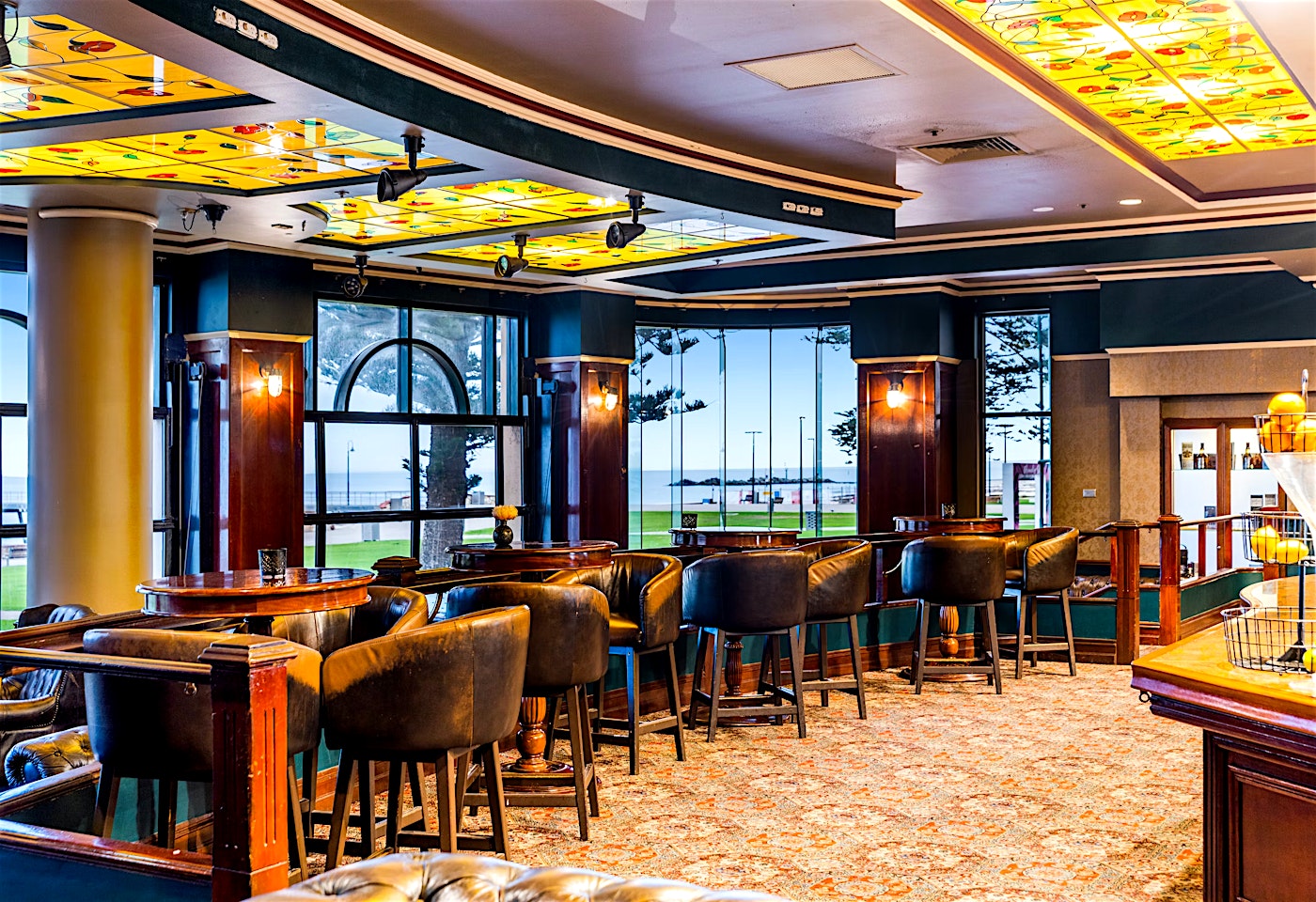 Horizons Cocktail Lounge, Stamford Grand Adelaide Hotel1