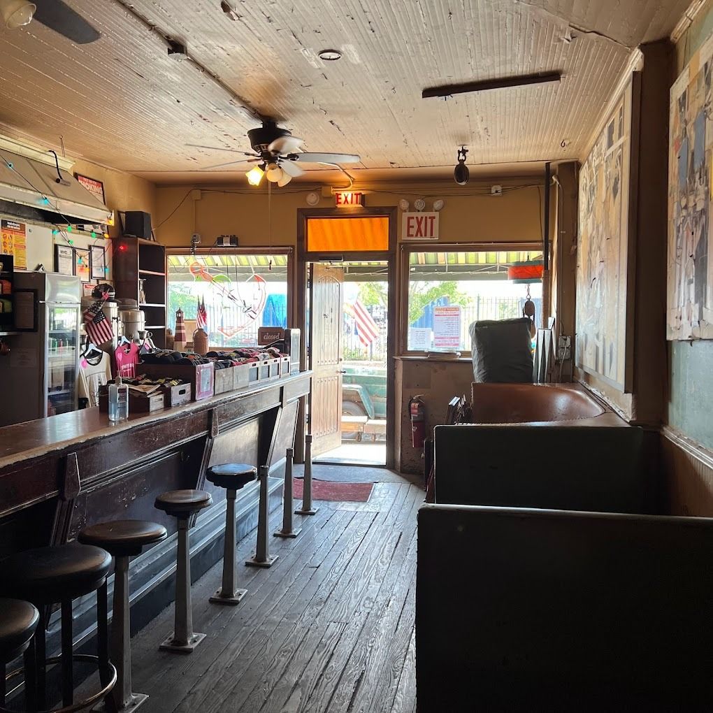 A community bar that's an actual hidden gem: Sunny's image 2