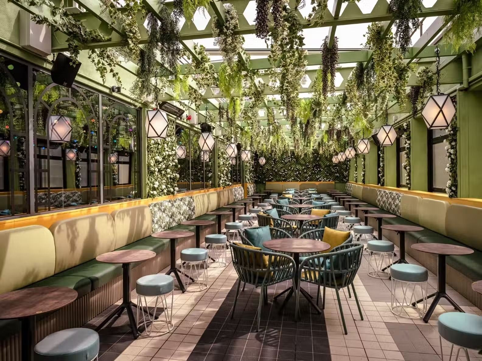 Swingers West London bar