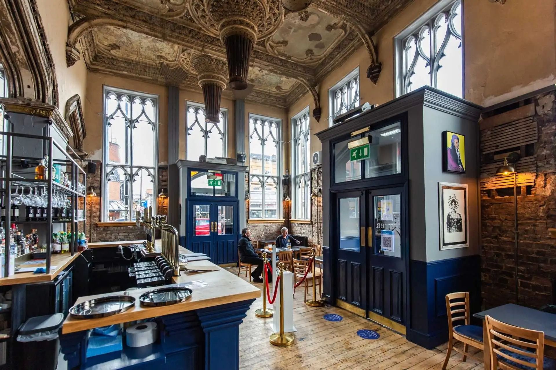 Hire Top 10 pubs in Manchester venues