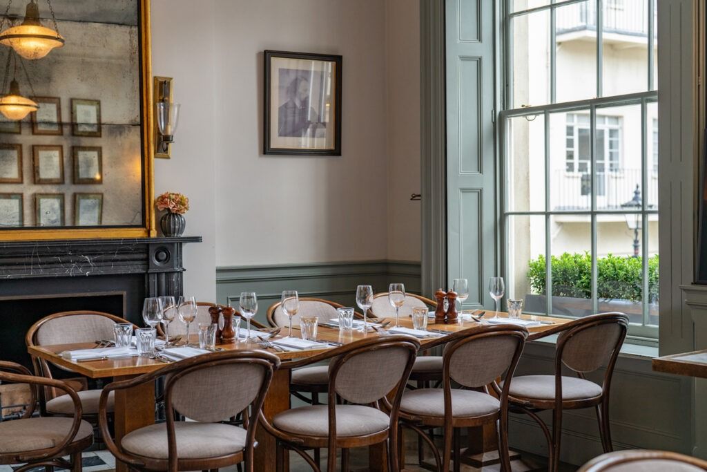 A Knightsbridge bar that’s historic and unique: The Alfred Tennyson1