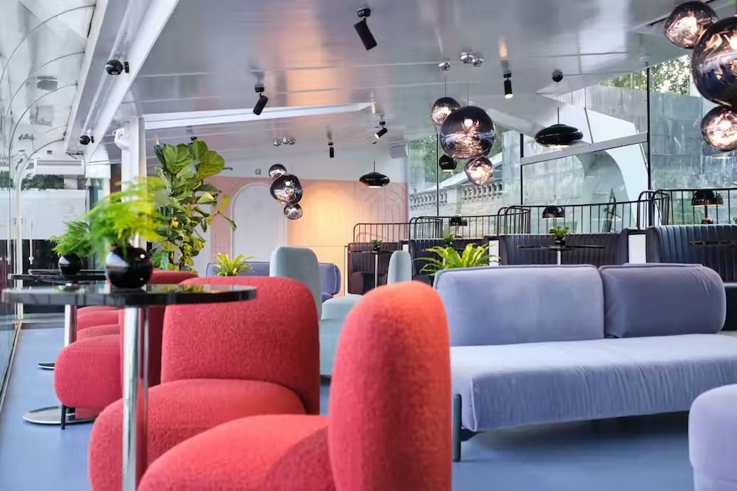 The Pier Bar & Lounge Embankment