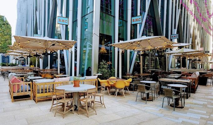 A sophisticated outdoor bar in Victoria: Rail House Victoria image 2