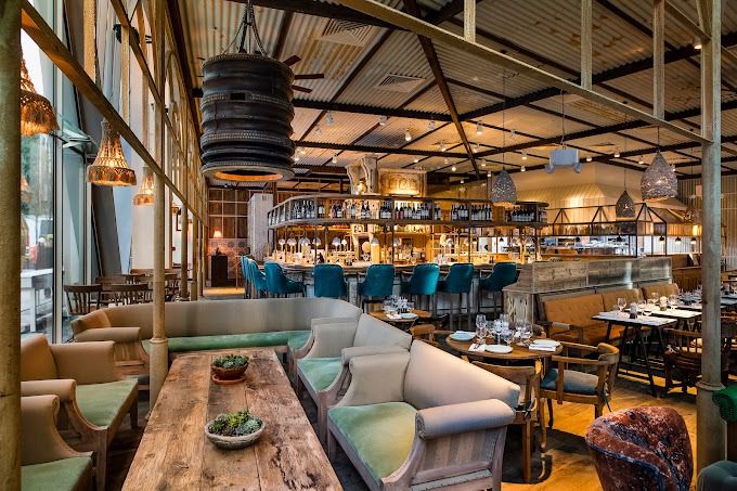 A sophisticated outdoor bar in Victoria: Rail House Victoria1