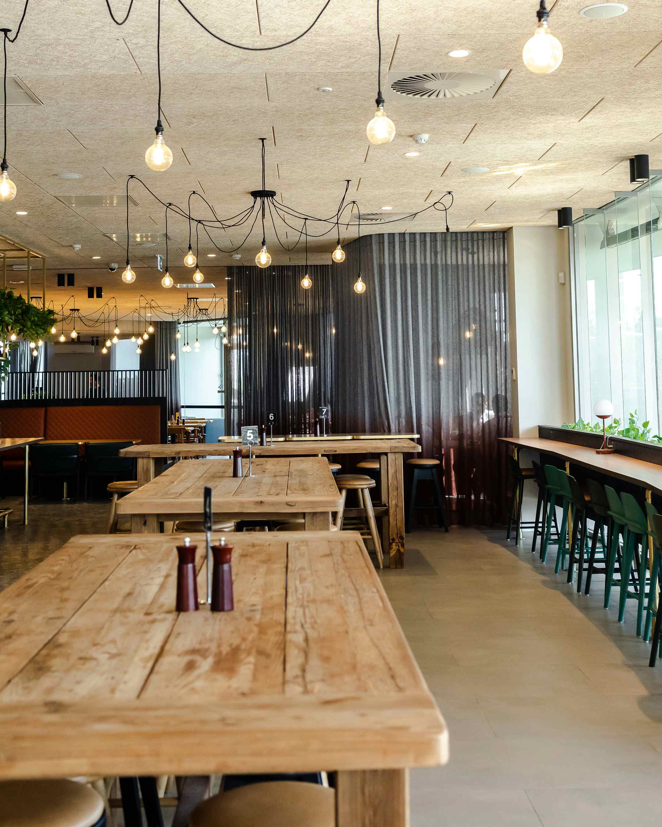 The Stampton Restaurant & Bar, Novotel Melbourne Preston image 2