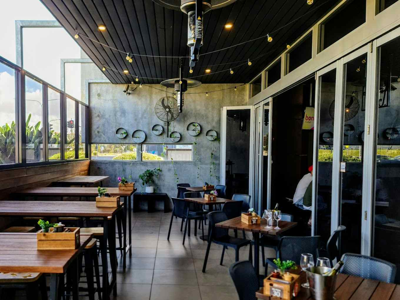 Varsity Lakes Tavern | View of Outdoor Seating | Venue Hire Gold Coast | 1