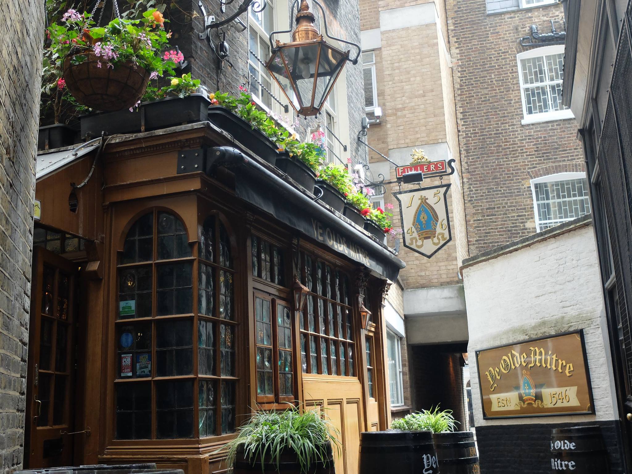 Ye olde Mitre Farringdon pub 
