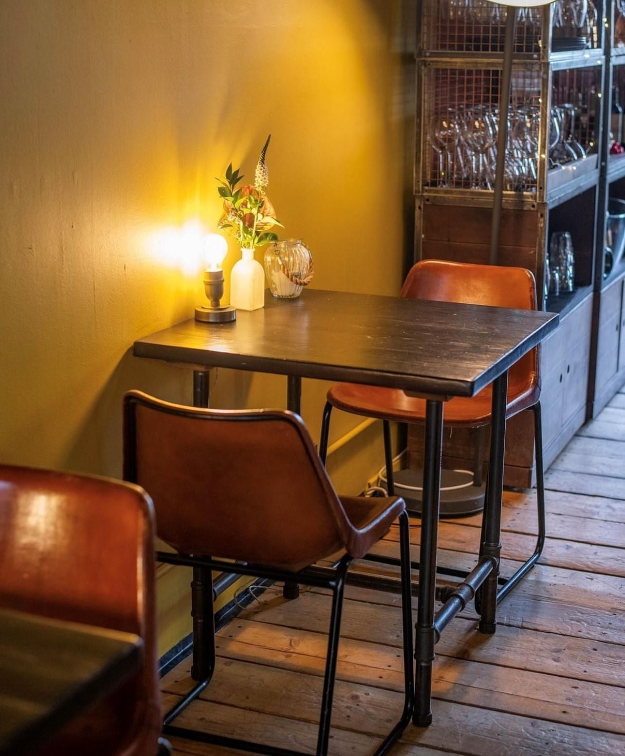 interior of amelies wine house bloomsbury bar