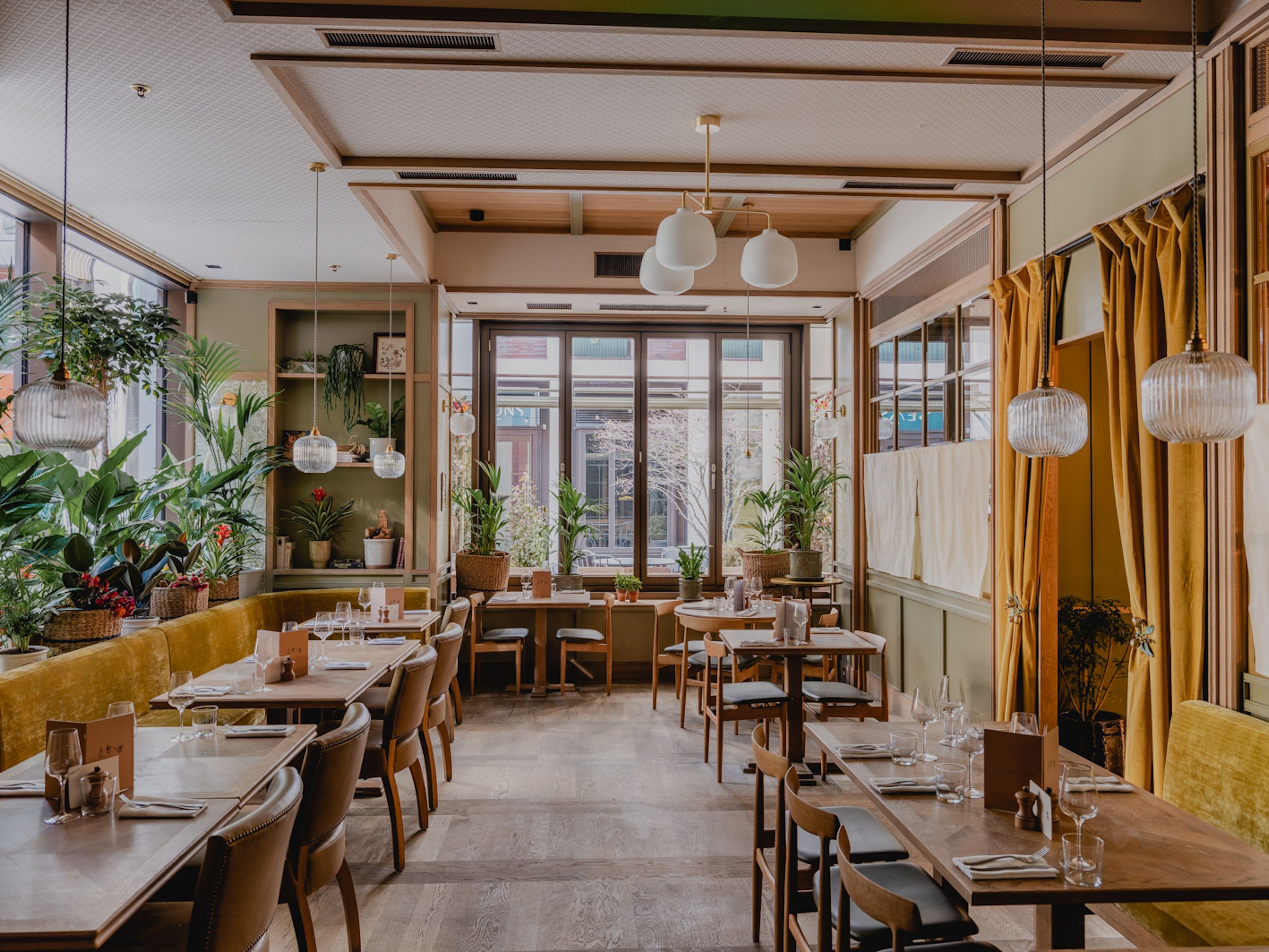 arber garden soho bar