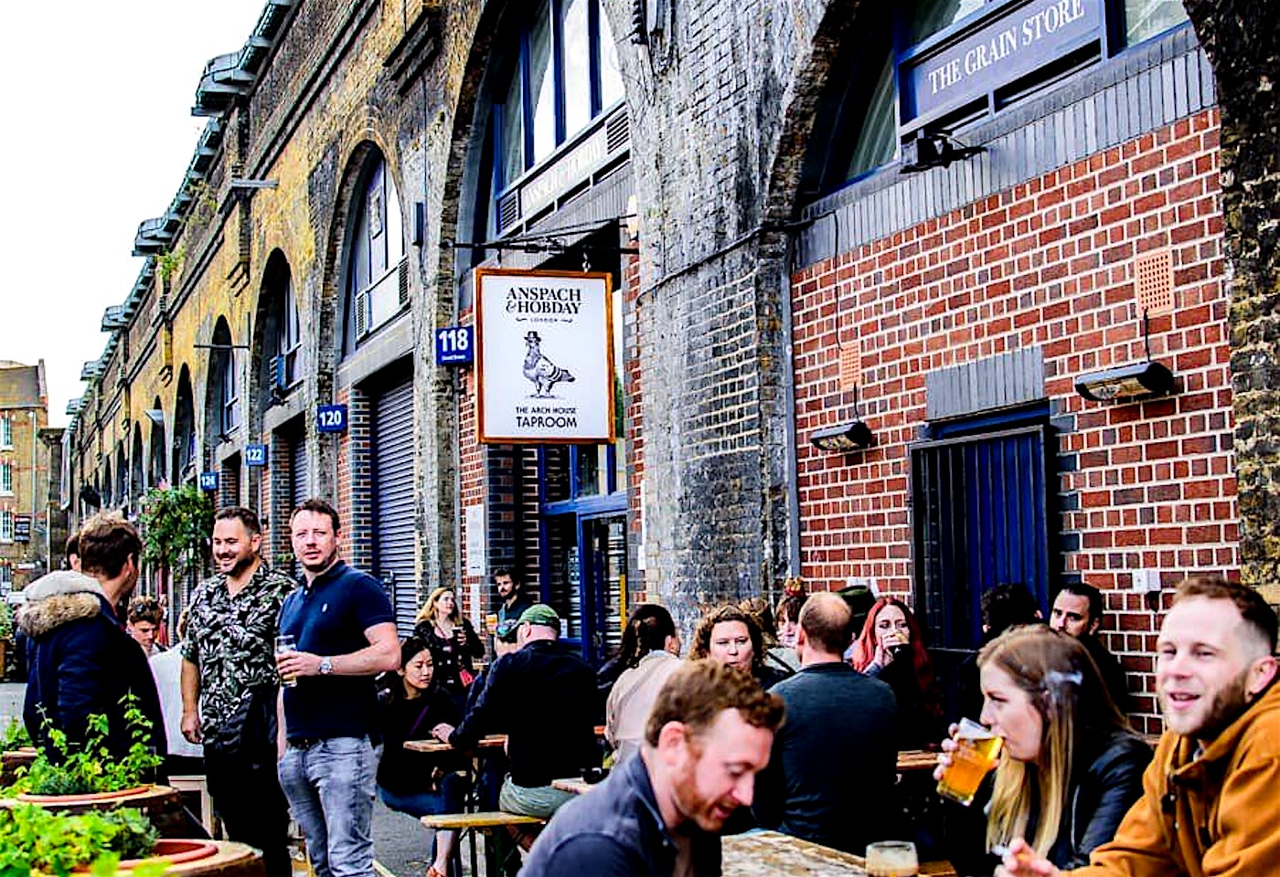 outdoor seating at the arch house taproom in bermondsey london