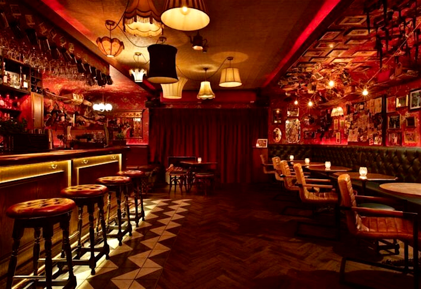 interior of barts chelsea london bar