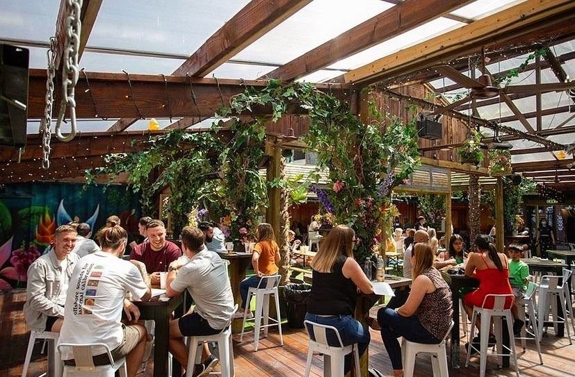 Birdies bar and bbq, outdoor bars in Birmingham