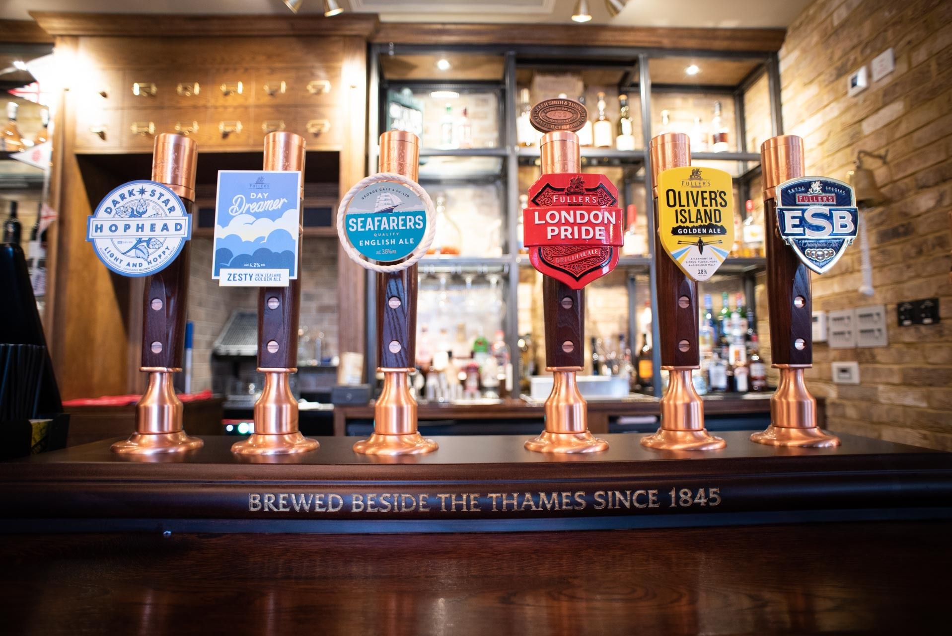 interior of the blackbird in earls court london bar
