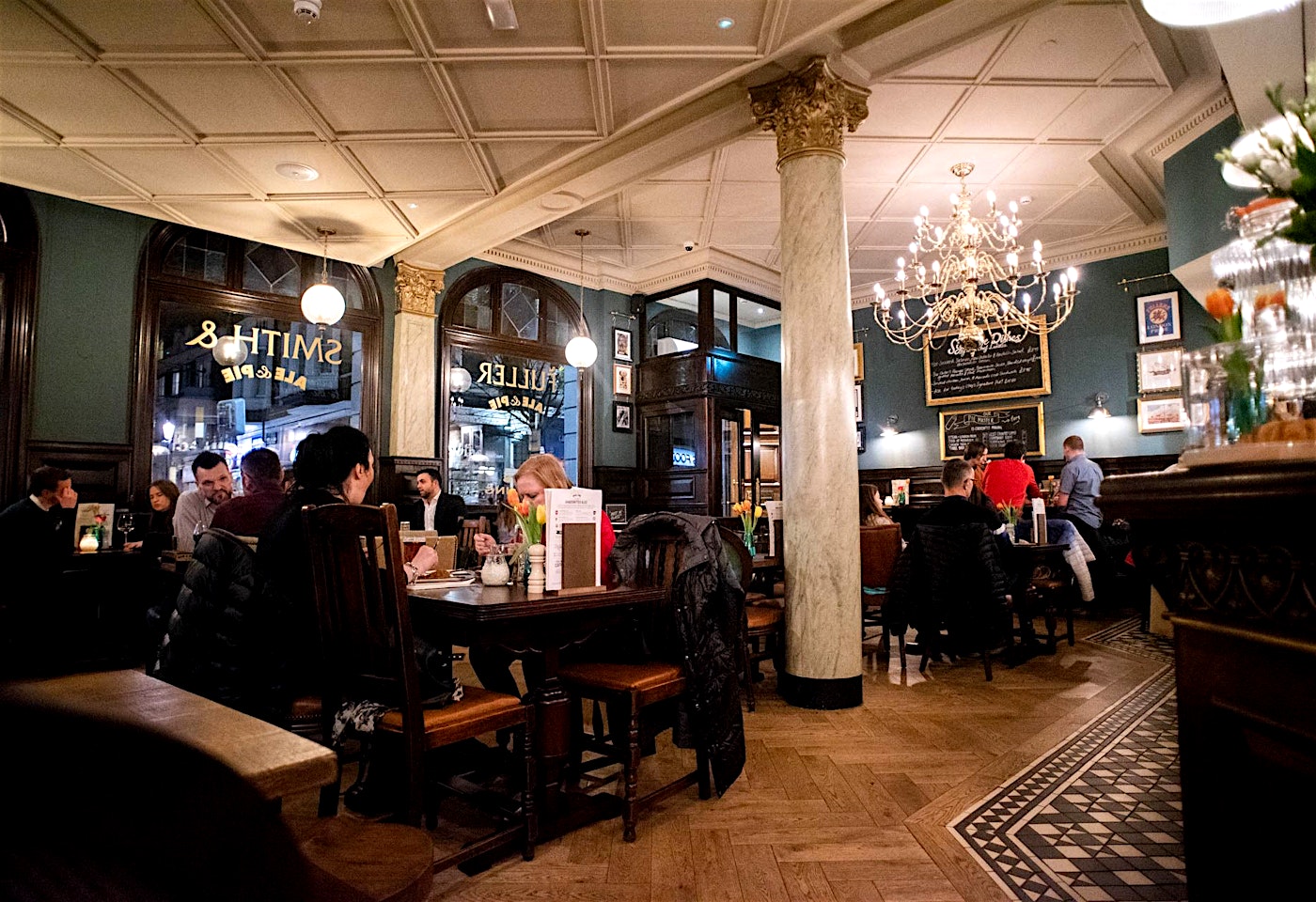 interior of the blackbird in earls court london bar