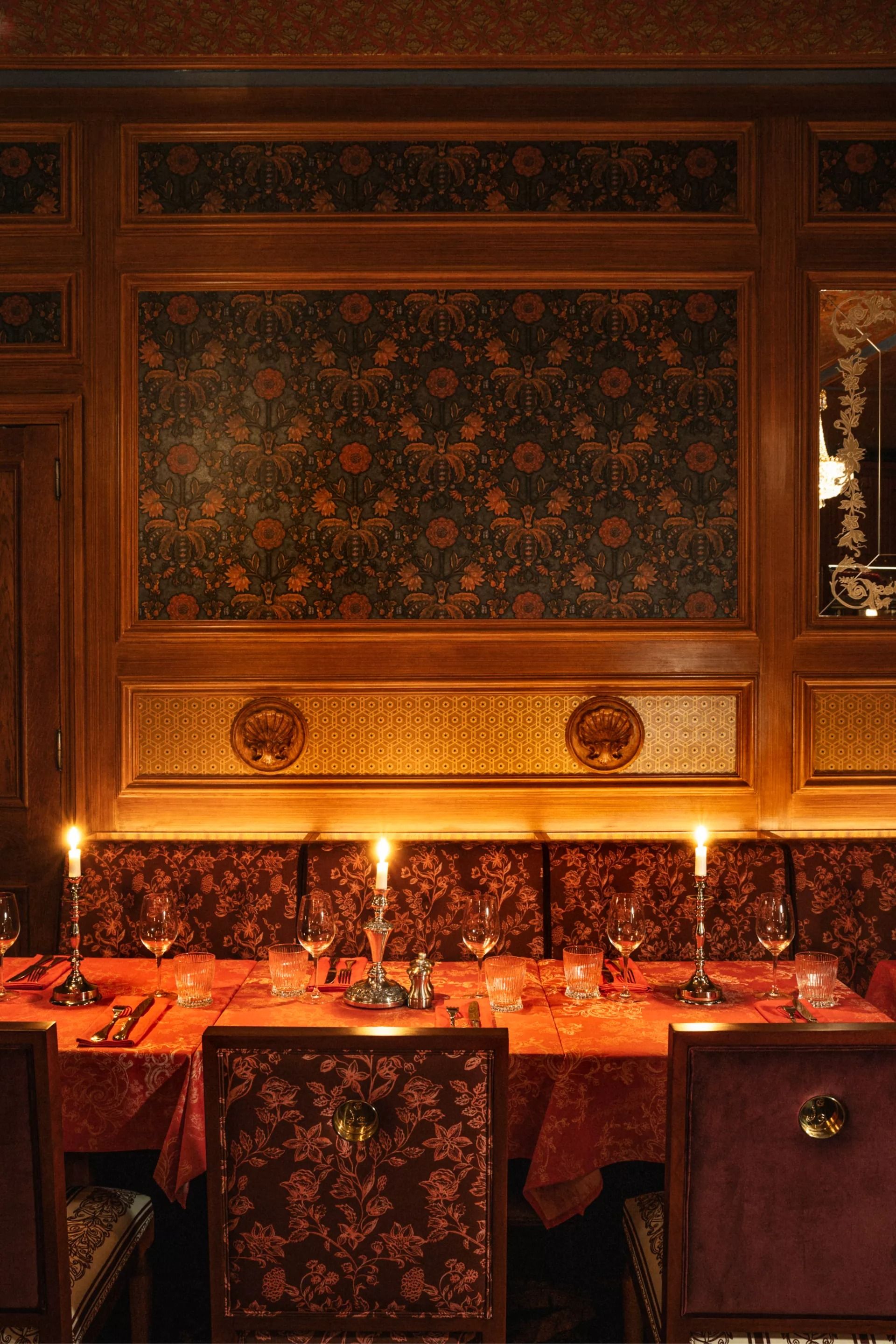 A luxurious private dining room in London with a bit of history: The Salon at Café Lapérouse image 2