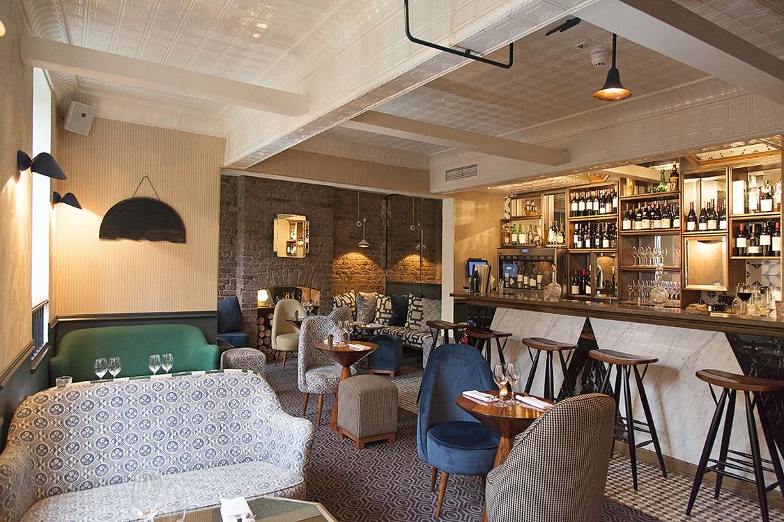 interior of compagnie wine bar seven dials london bar