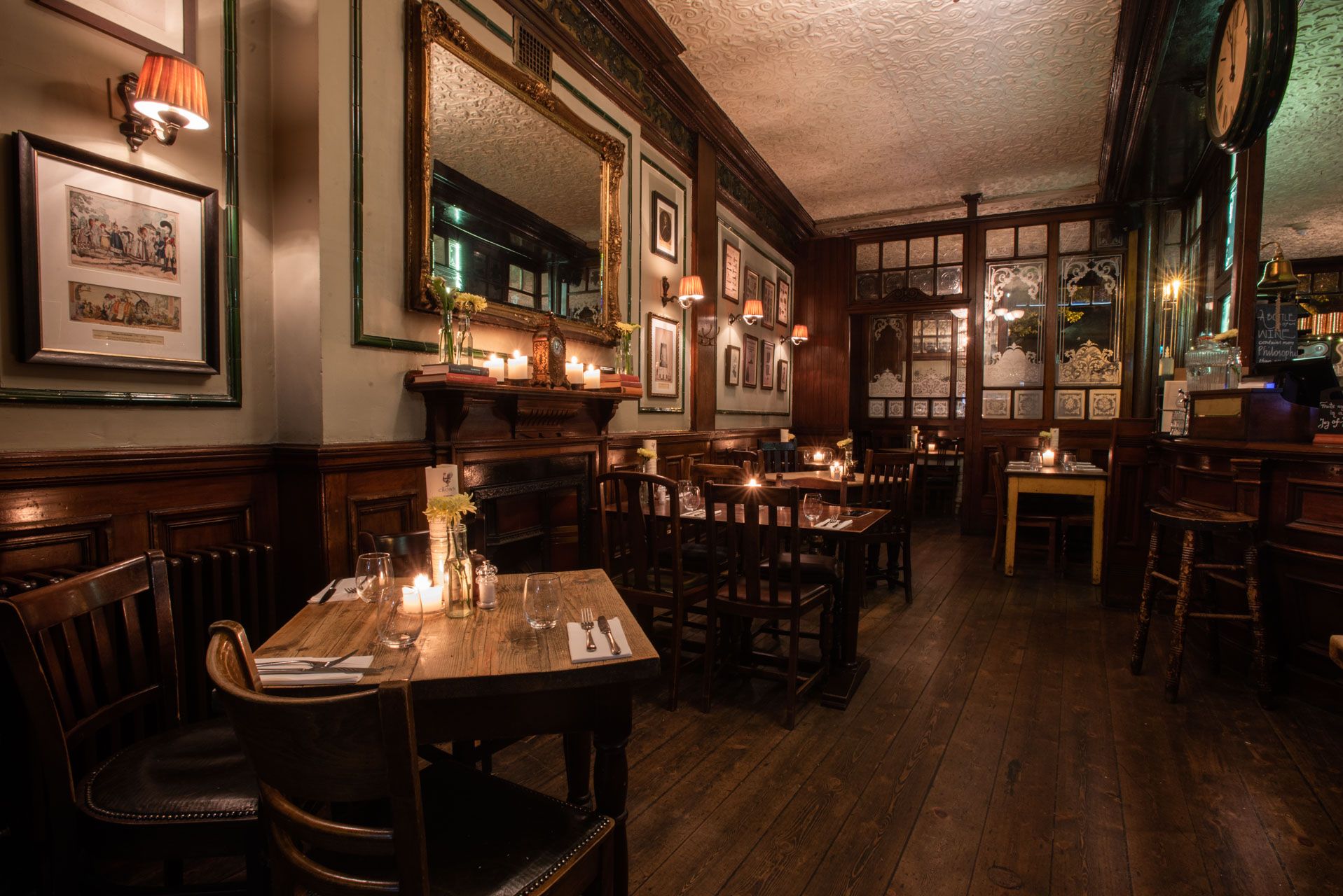 dining room the crown pub in islington london