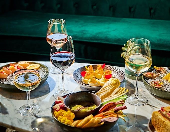 A leafy metro-bohemian Manhattan rooftop bar: Daintree  image 3