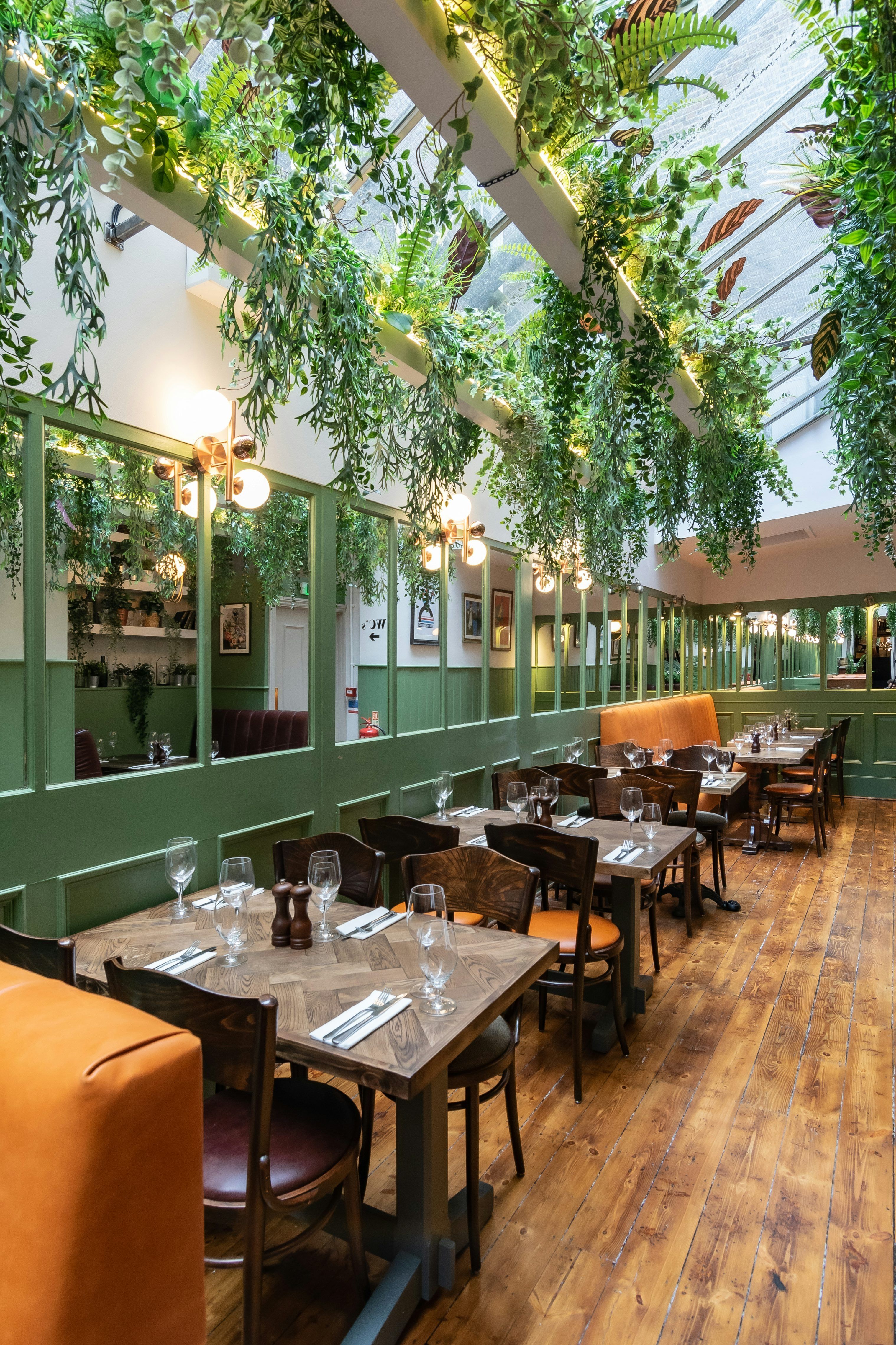 dalys wine bar embankment london