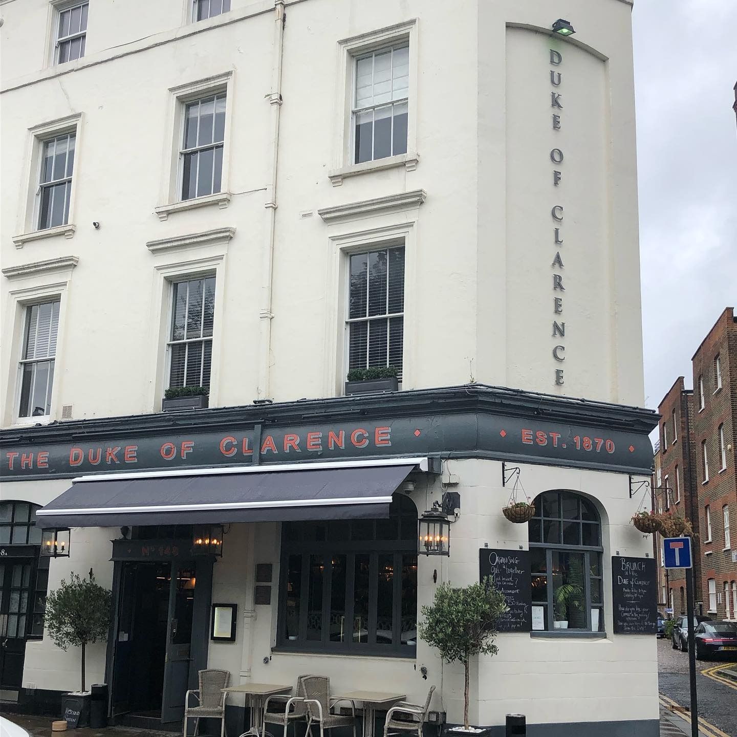 exterior of the duke of clarence south kensington bar london