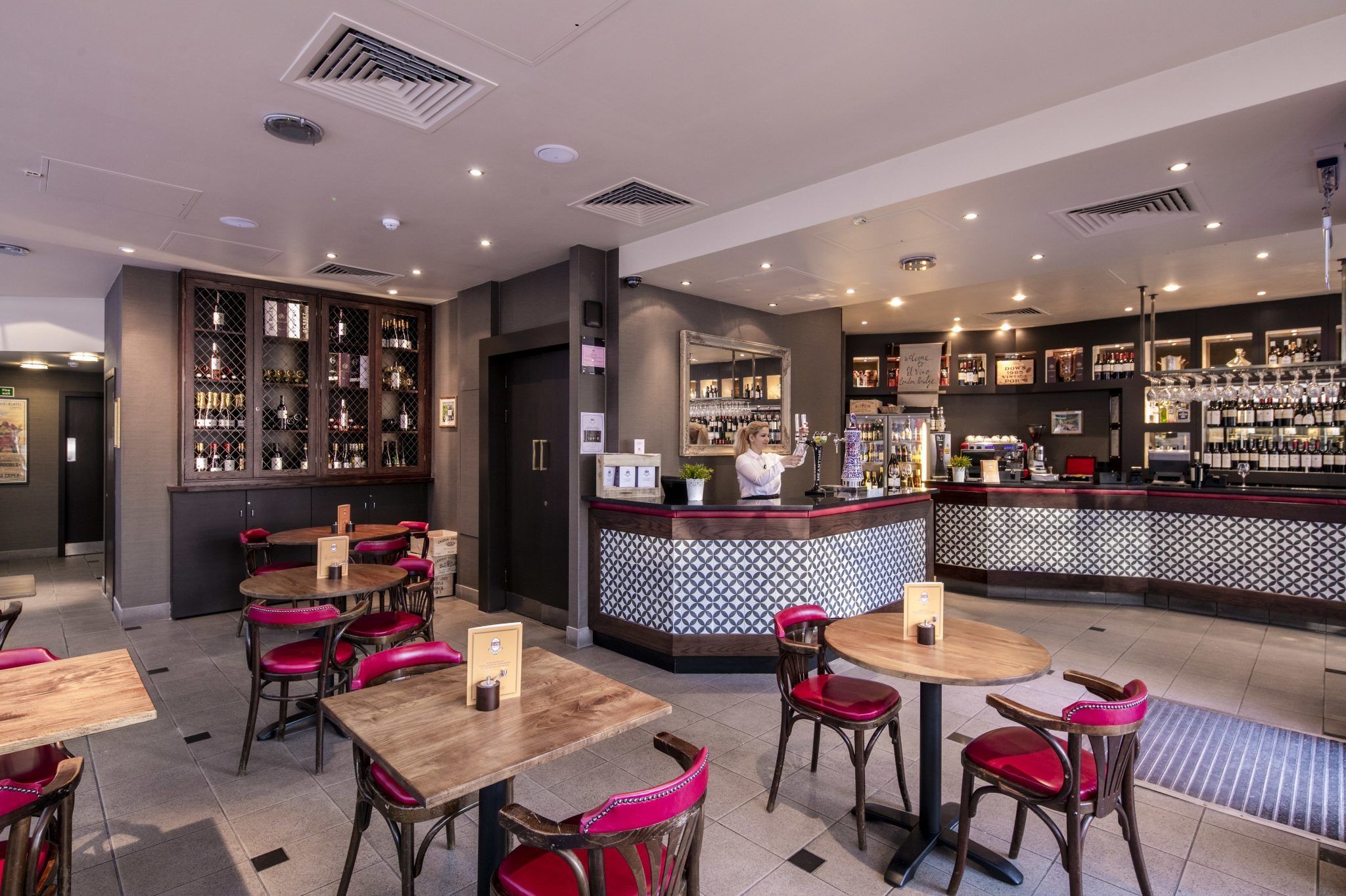 interior of el vino london bridge wine bar london