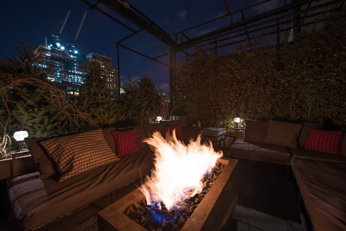 Let your summer party blossom at this Manhattan venue: Gallow Green  image 2