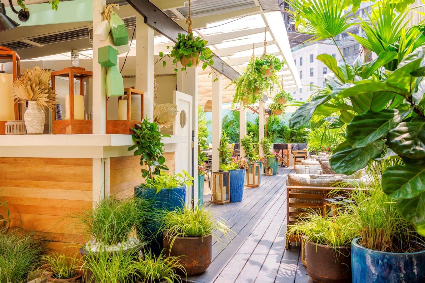 SoHo’s beach bar with lively summer party vibes: Gilligan’s1