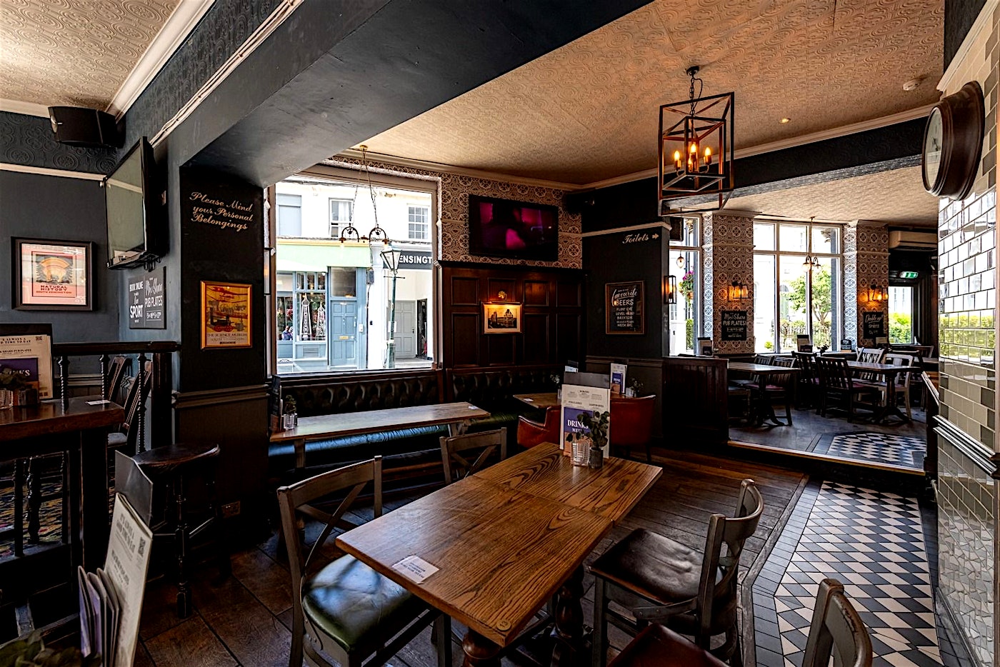 interior of the gloucester arms south kensington london bar