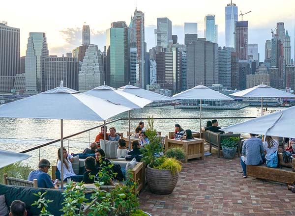  A Brooklyn outdoor bar that offers cocktails poolside: Harriet’s Rooftop image 2