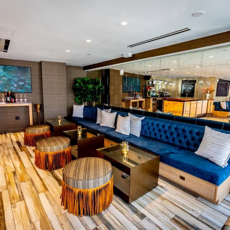 A penthouse escape from the city: Hide Rooftop image 3