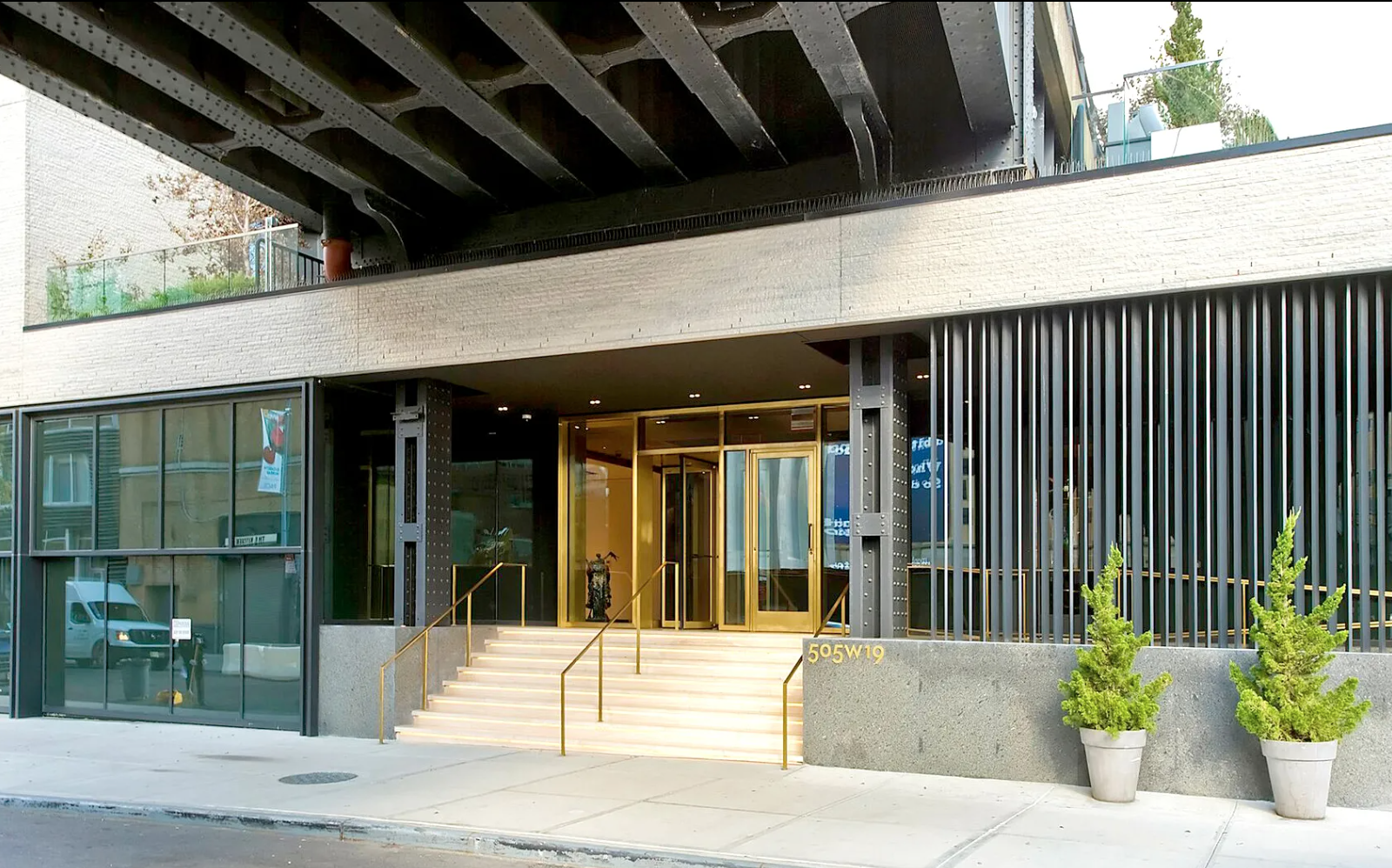 A home away from home: Highline LUX image 3