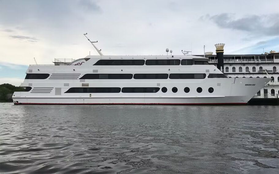 Be a VIP for a night: Horizon's Edge Yacht image 2