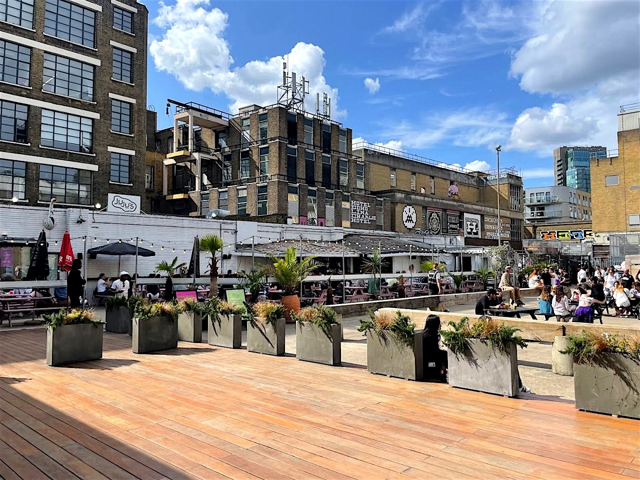 jujus bar and stage beer garden london