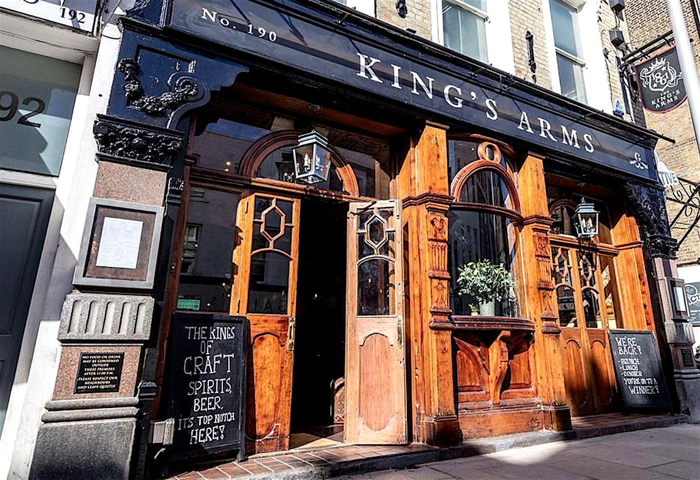 exterior of the kings arms chelsea london bar