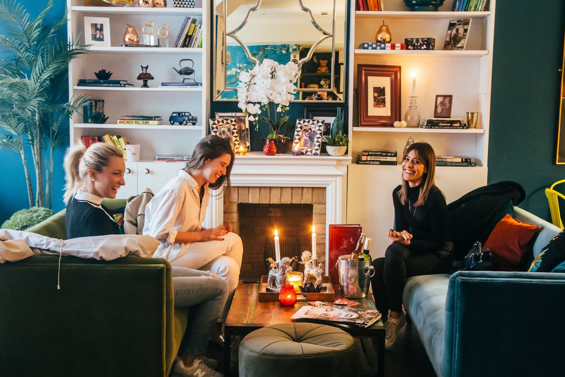 A cosy meeting space by an iconic market: The Little Yellow Door image 3