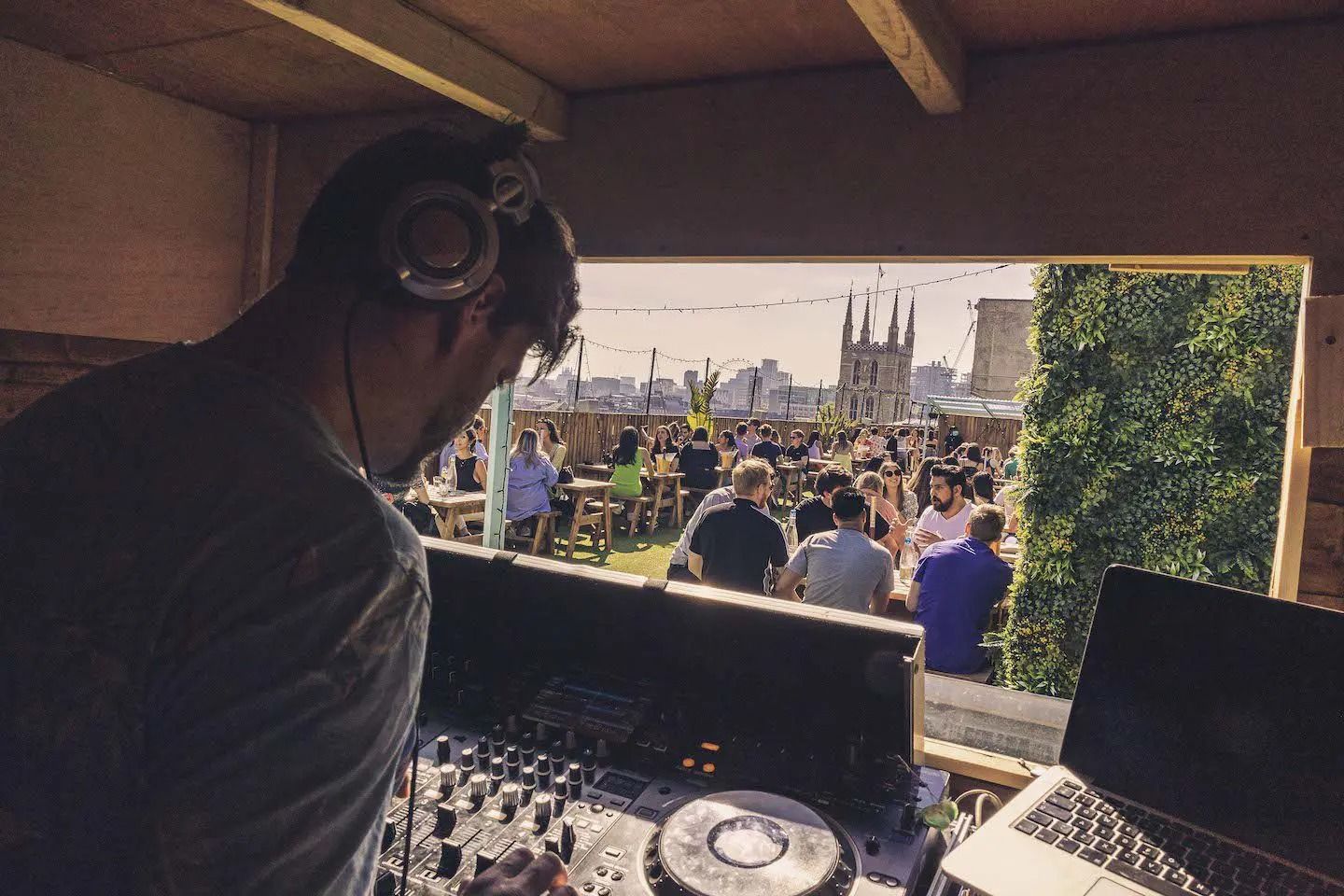 Top 5 outdoor bars near London Bridge Hire Now