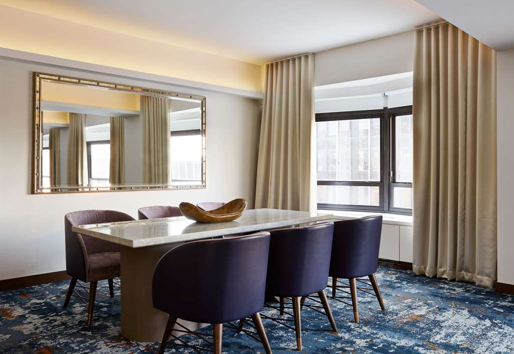 This Midtown meeting room proves the bigger, the better: New York Hilton Midtown  image 3