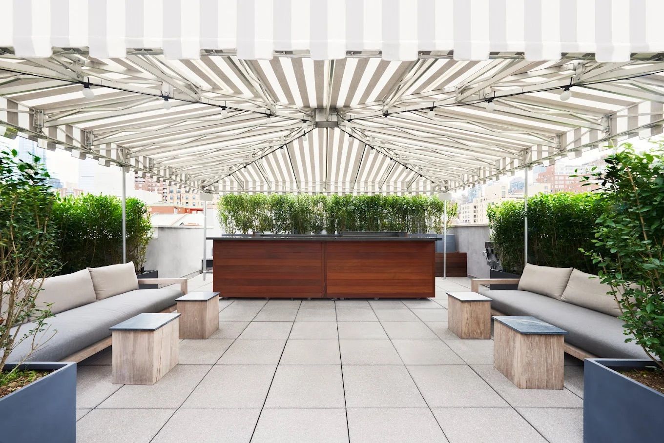 An intimate summer party venue in central Manhattan: Moore Wine1