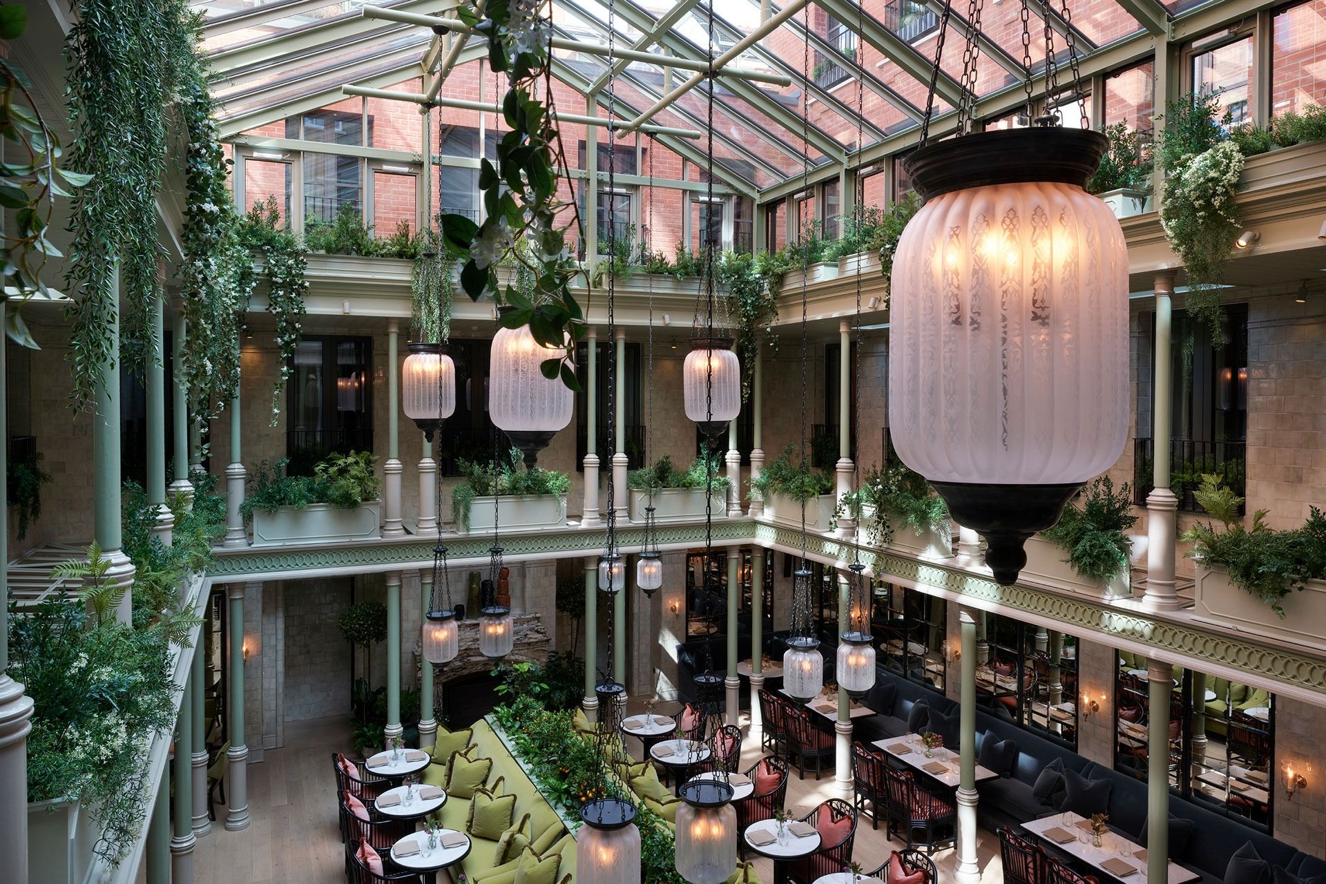 An elegant private space for dining: Nomad image 2