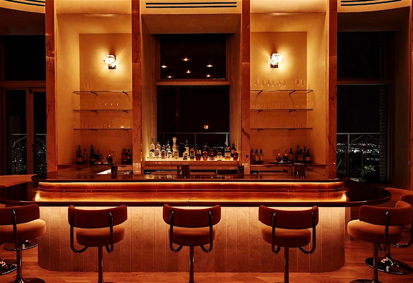 A FiDi, sky-high bar with a view of the fireworks: Overstory1