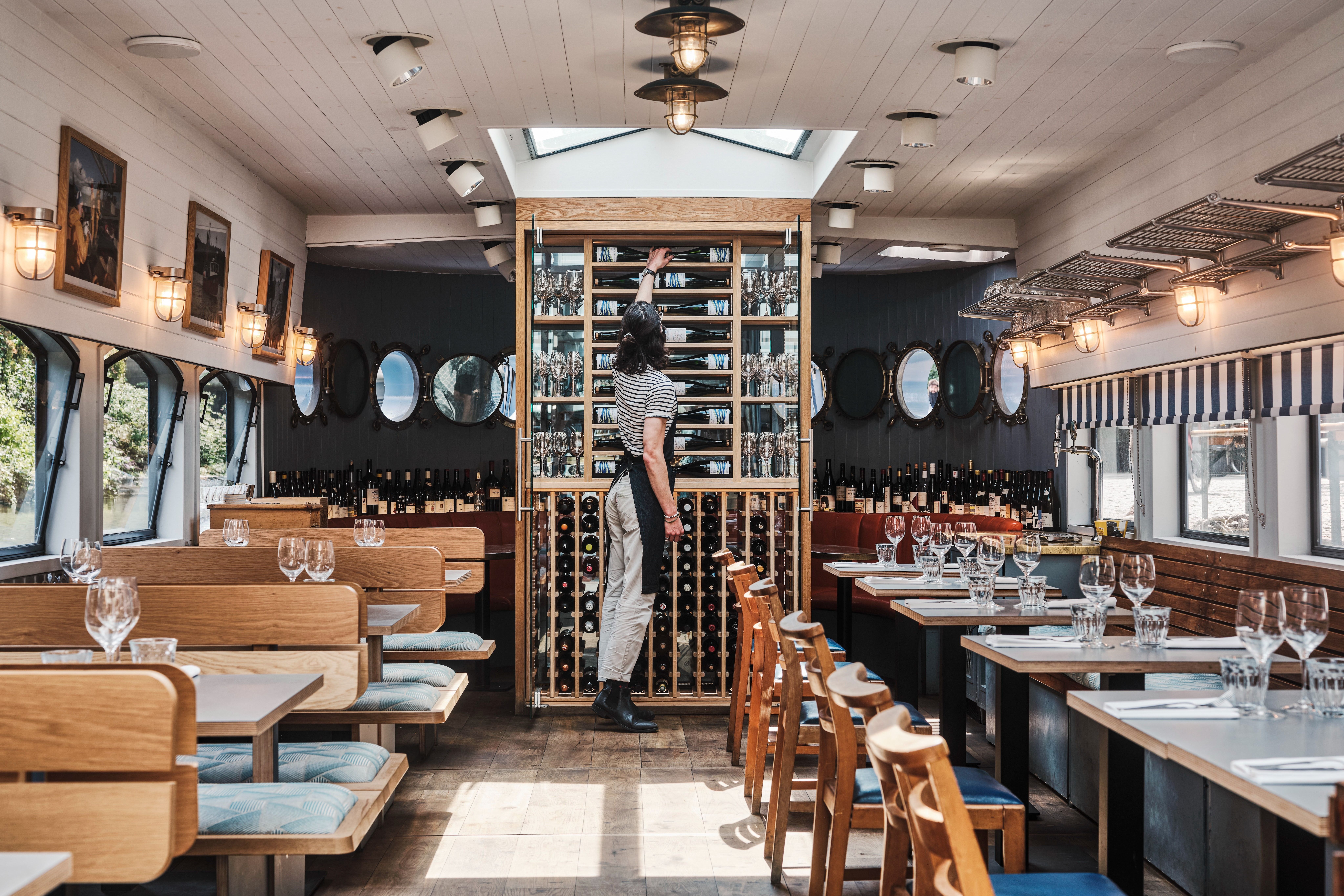 Cruising and dining with river views: London Shell Co.1