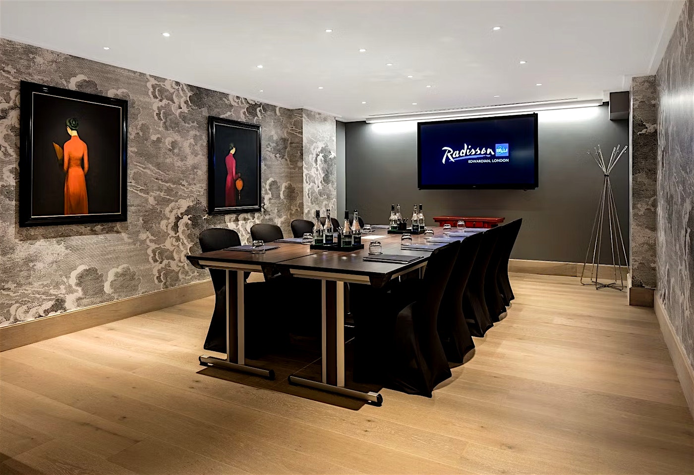 private suite meeting room at the radisson blu edwardian hampshire hotel in leicester square