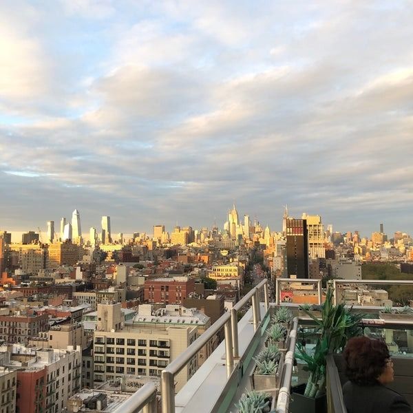 360 views at this Lower Manhattan bar: Rooftop 93 image 3