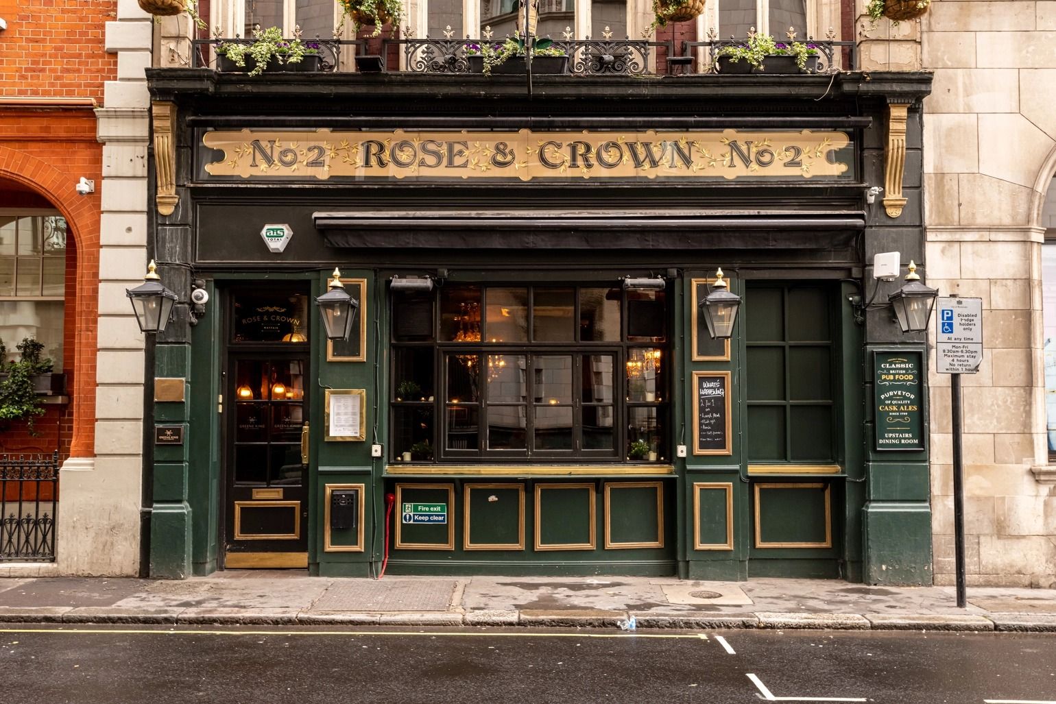 exterior of the rose and crown green park bar london
