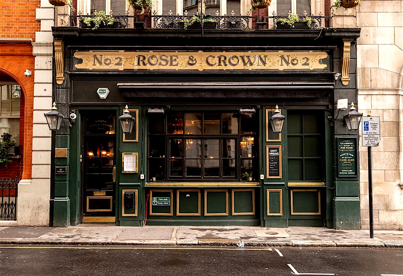exterior of the rose and crown green park bar london