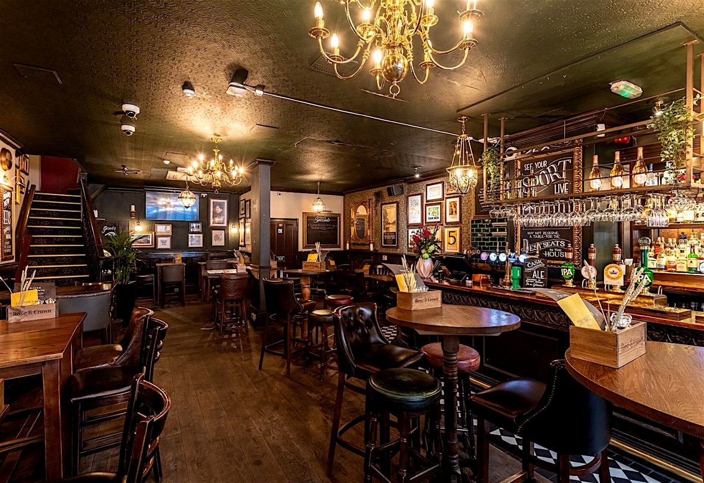interior of the rose and crown green park bar london