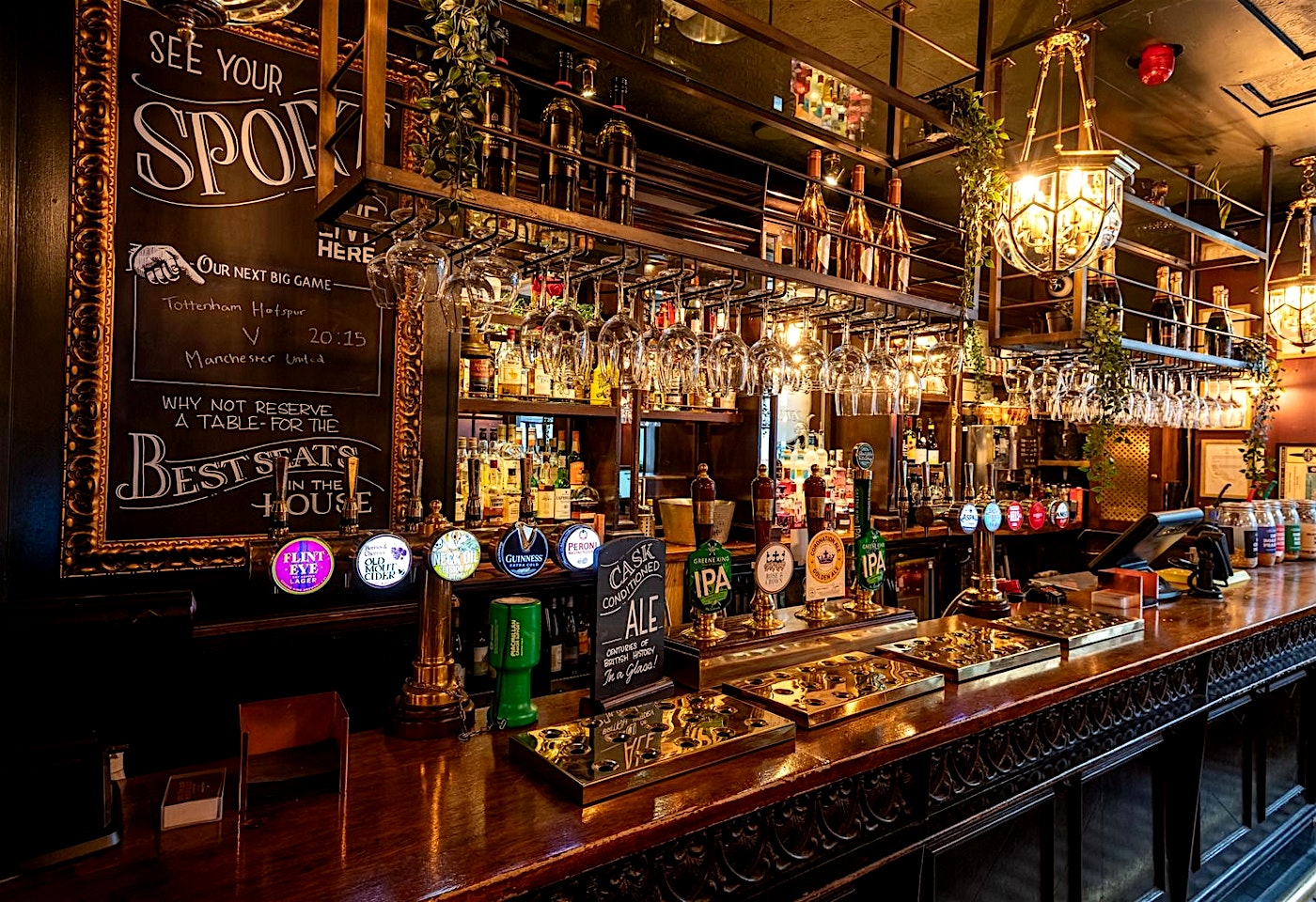 interior of the rose and crown green park bar london