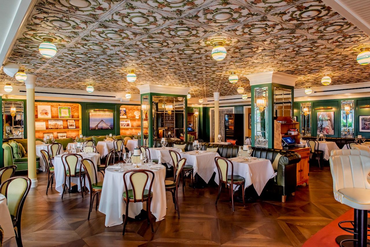 Experience the City of Canals for your birthday: Saint Theo’s1