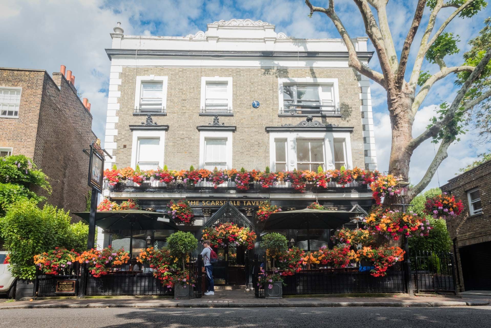 exterior of the scarsdale tavern south kensington bar london